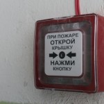 Сигнал пожарной тревоги прозвучал в школе в тот момент, когда дети были на уроках. Фото: Константин Бобылев, "Глобус".