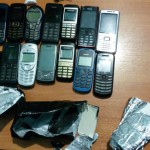 Житель Сысертского района пытался перебросить в сосьвинскую колонию 16 сотовых телефонов и 27 зарядок. Но был задержан