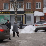 Этот магазин в Серове вчера подвергся разбойному нападению. Все фото: Алексей Пасынков, газета "Глобус".